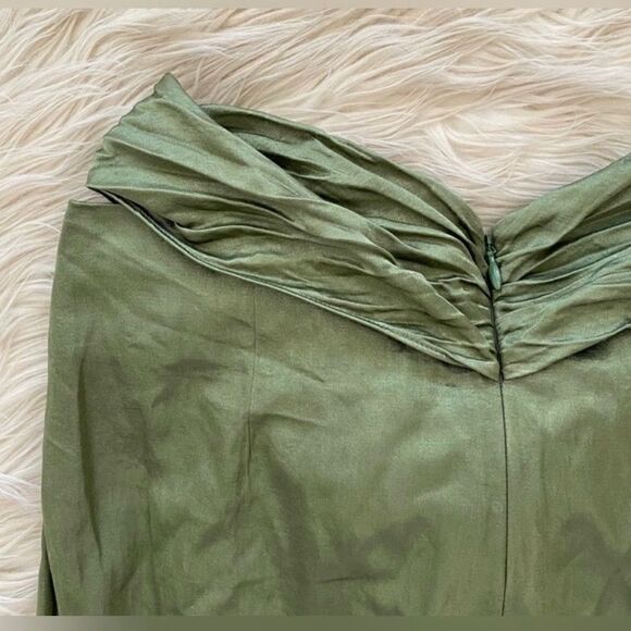 Vince NWT Twist Front Skirt in Dark Pistachio
Size 2 MSRP $395 - Picture 7 of 13